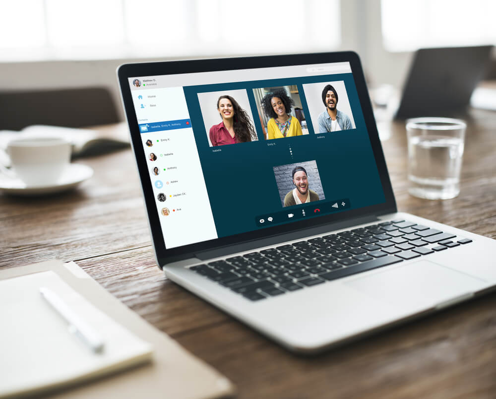 conferência virtual em laptop