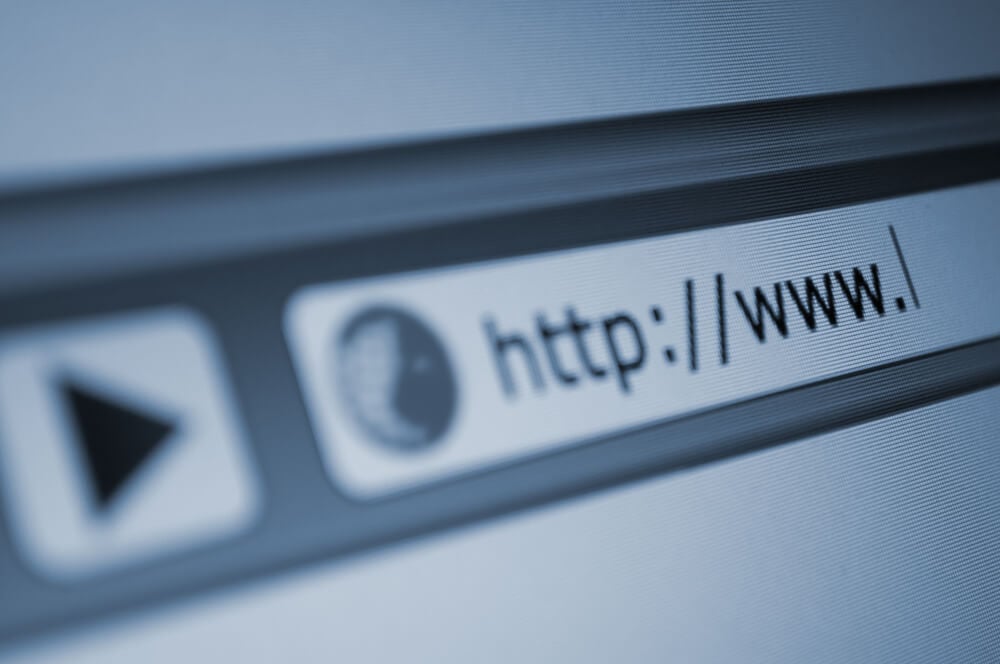 endereço de website em tela de computador