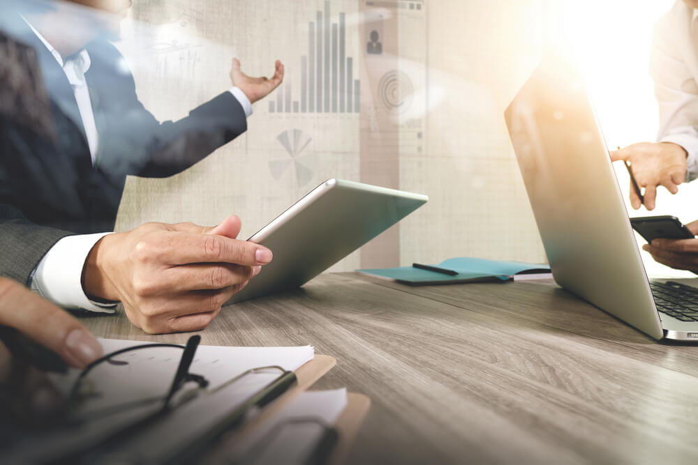 equipe executivo em mesa de escritório