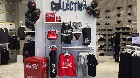 merchandising coca cola