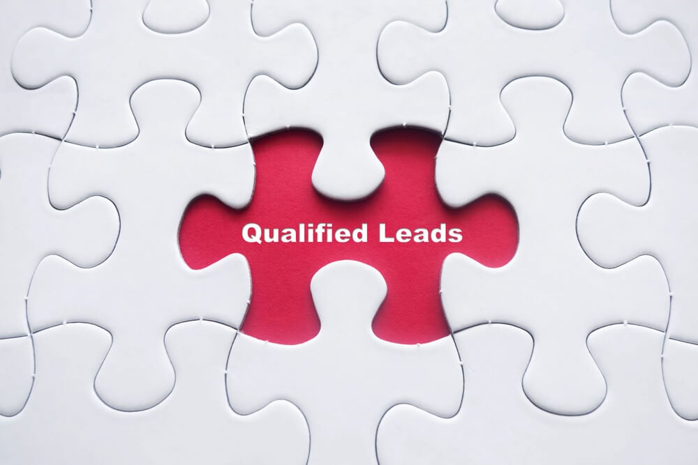 peças de quebra cabeça e título qualificar leads