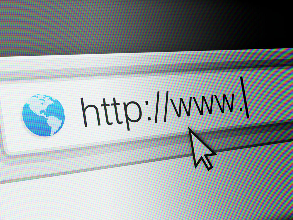 tela de computador em pesquisa de website